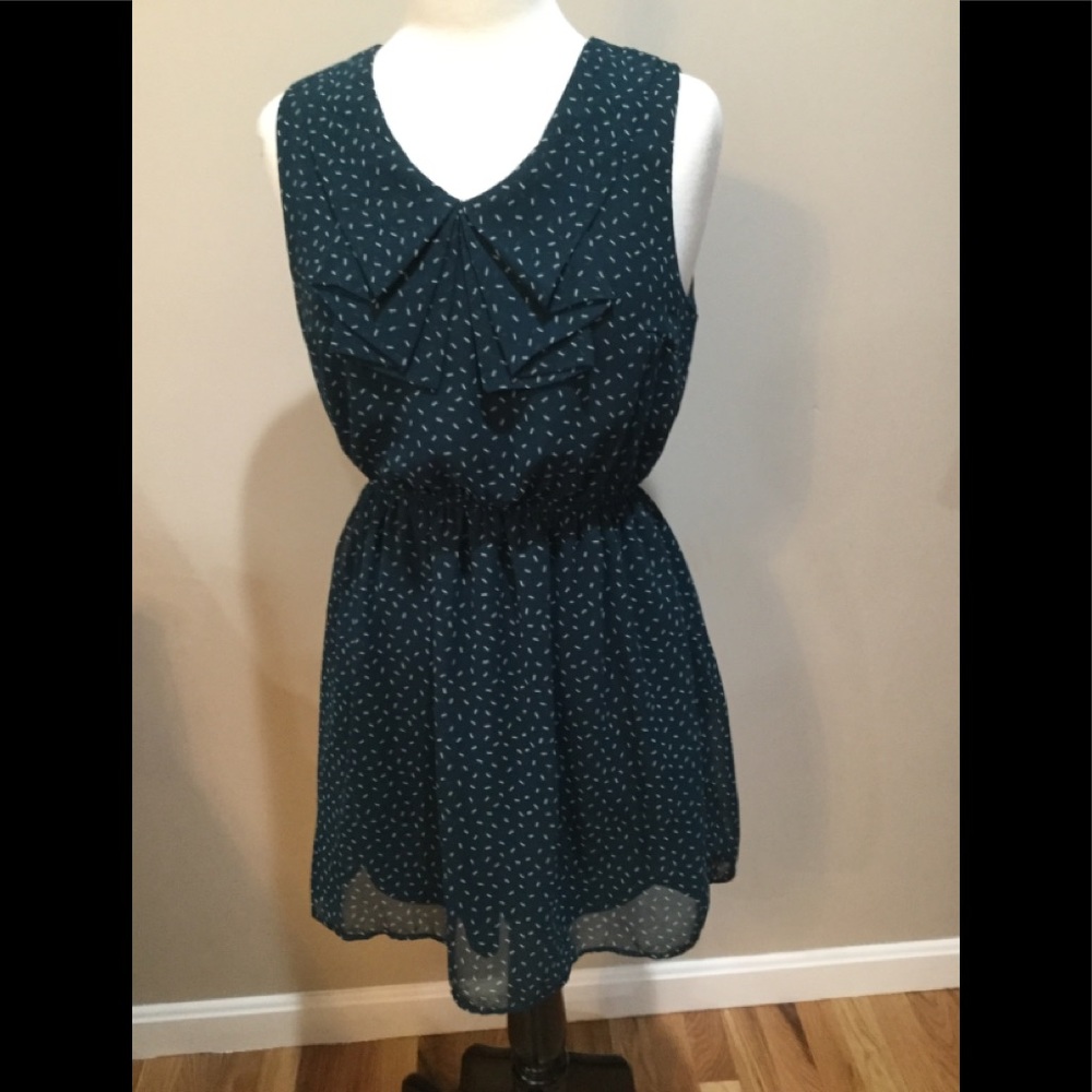 Sleeveless adorable dress